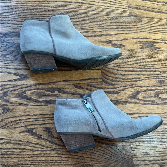 Good🎉 condition BLONDO Villa Ankle Boots in mushroom suede, size 8. WATERPROOF!🎉 - Picture 6 of 11